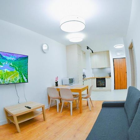 Elegant Two-Room Apartment, Sleeps 4, Near Turon Arena, With Balcony Krasków Exterior foto