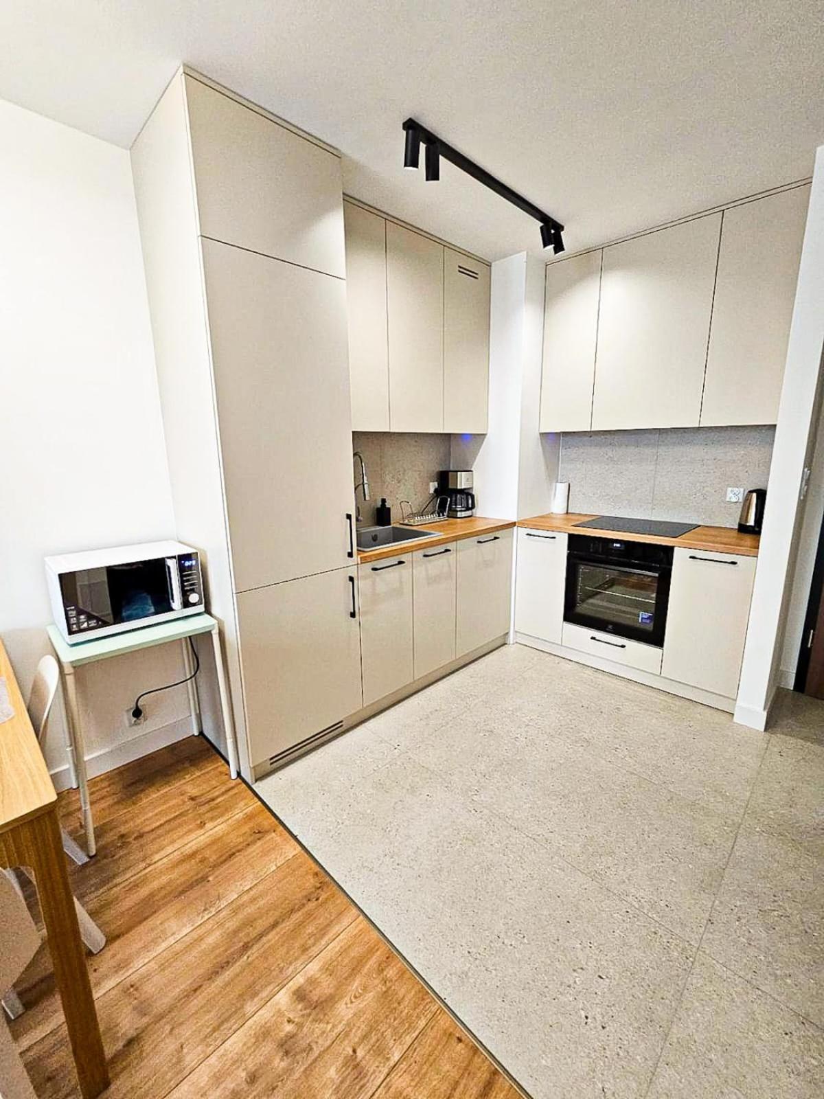Elegant Two-Room Apartment, Sleeps 4, Near Turon Arena, With Balcony Krasków Exterior foto